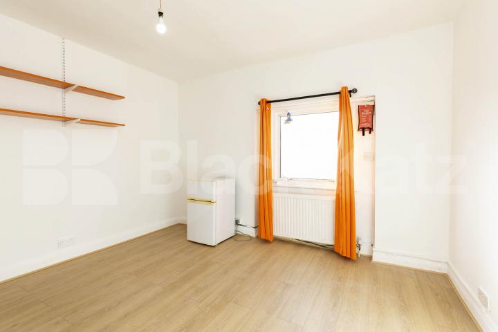 Recently decorated two double bedrooms within a period house in Camden Rochester Road, Camden